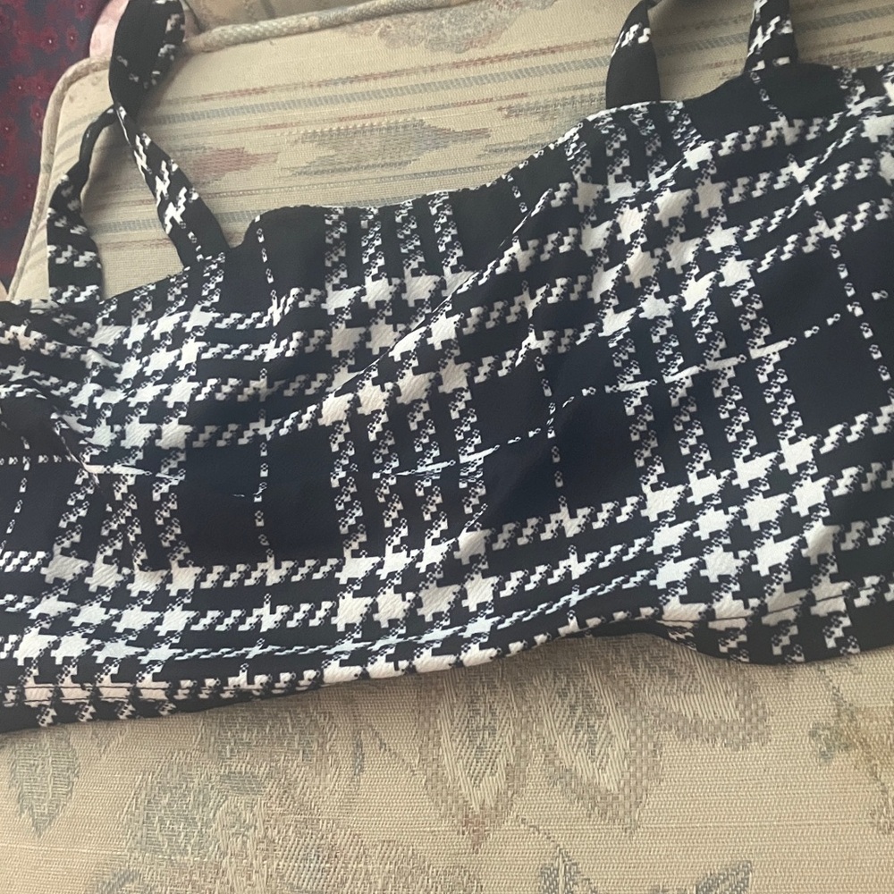 FINAL MARKDOWN Shein curve black and White Houndstooth Crop Top 1XL